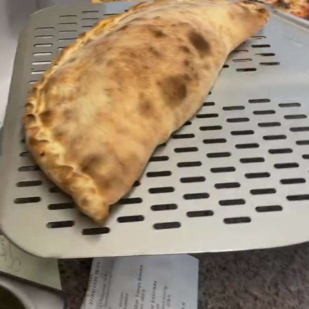 Tony’s calzone, fotografert på kjøkkenet